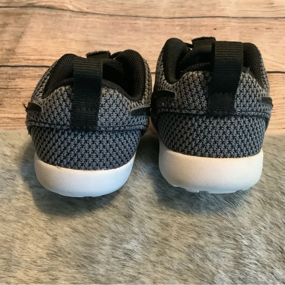 Nike Kids Roshe One Gray Sneakers Size 7C